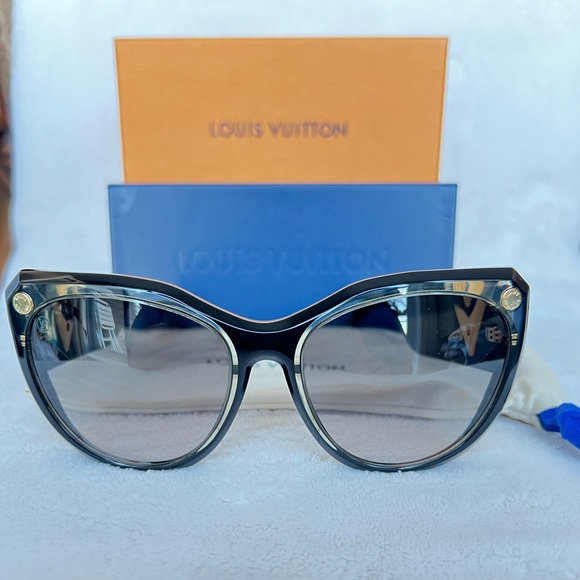 Authentic Louis Vutton Sunglasses!! Black color with gold motives! Brand New!!! - Picture 6 of 15